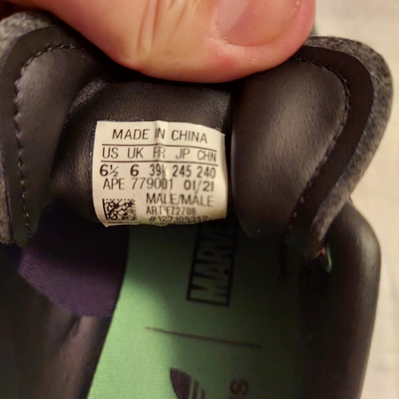 Adidas Stan Smith 'Marvel Hulk Smash' - Picture 6 of 8